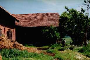 [6] Wohnhaus Nr. 9, Teil vom Pferdestall und Scheune, Jun.1996