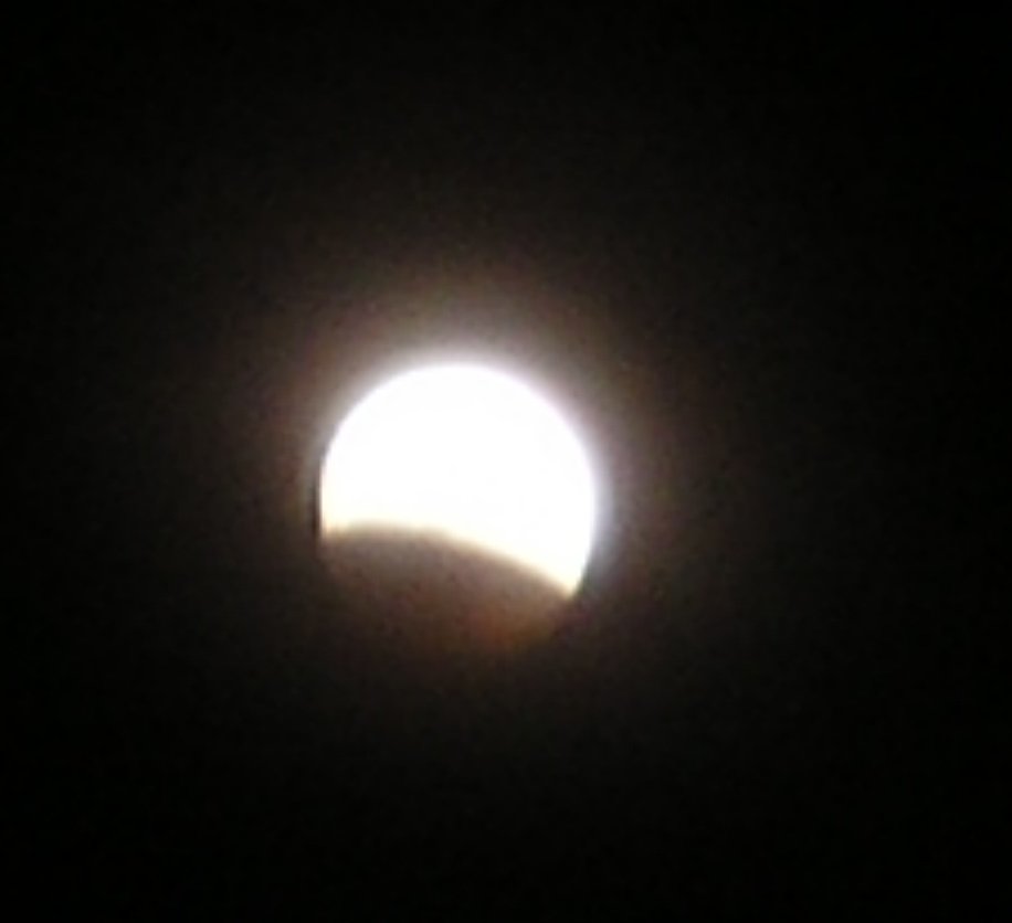 Total eclipse of the moon - 2007-03-04 23:07 CET (1)