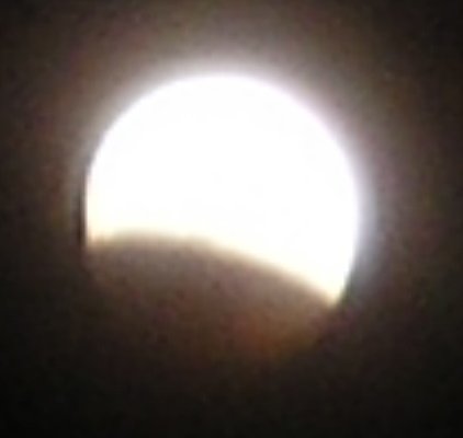 Total eclipse of the moon (zoomed) - 2007-03-04 23:07 CET (2)