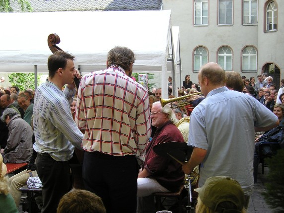 Monks Casino, Die Prozession