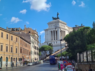Rome, 24h Hop-On Hop Off: Altar of the Fatherland, Grand marble, classical temple honoring Italy's first king & First World War soldiers.